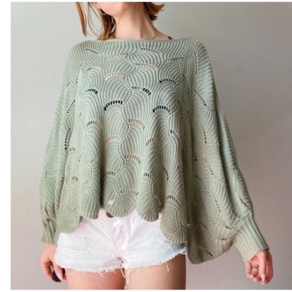 Moon & Madison Sage Green Scallop Wave Knit Poncho Sweater Batwing Sleeve M